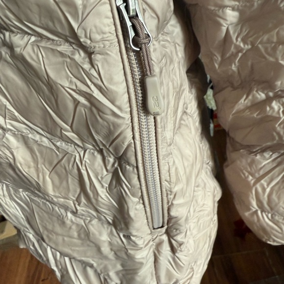 32 degree Women's light gold packable puffer Jacket xxl - Picture 3 of 5